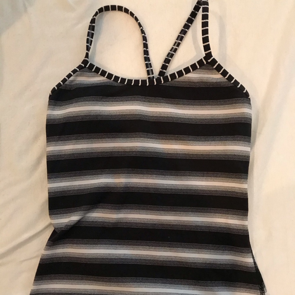 Black and white lululemon workout top